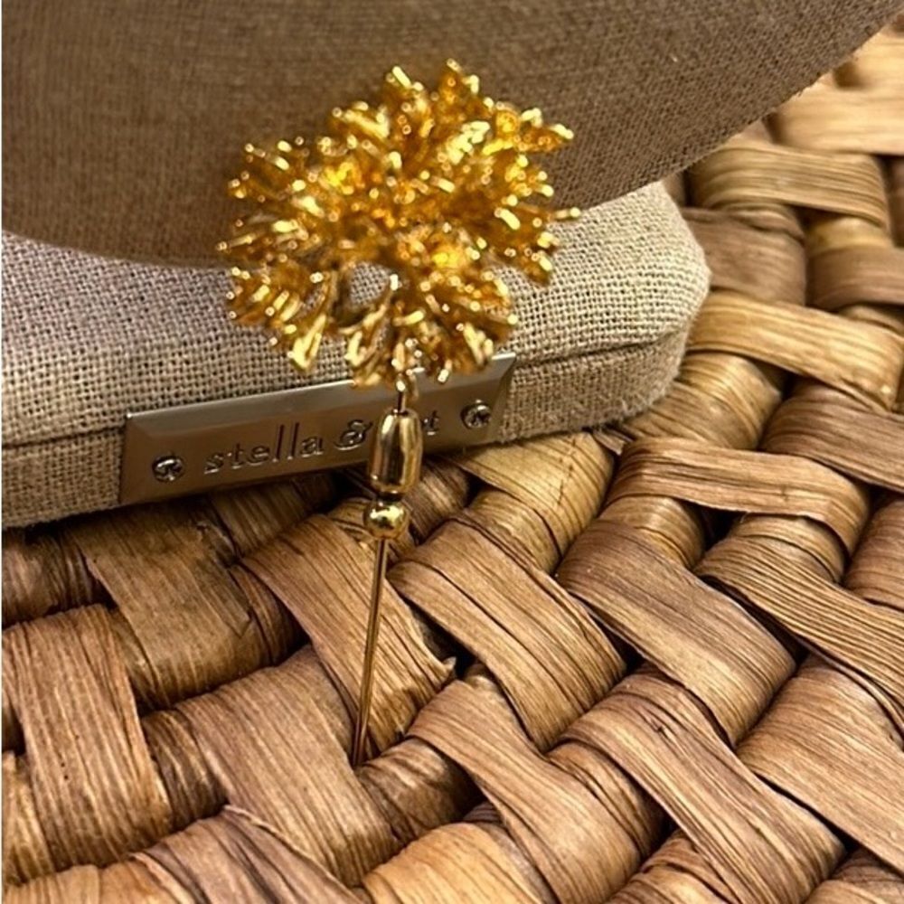 Vintage Gold Decorative Broche
